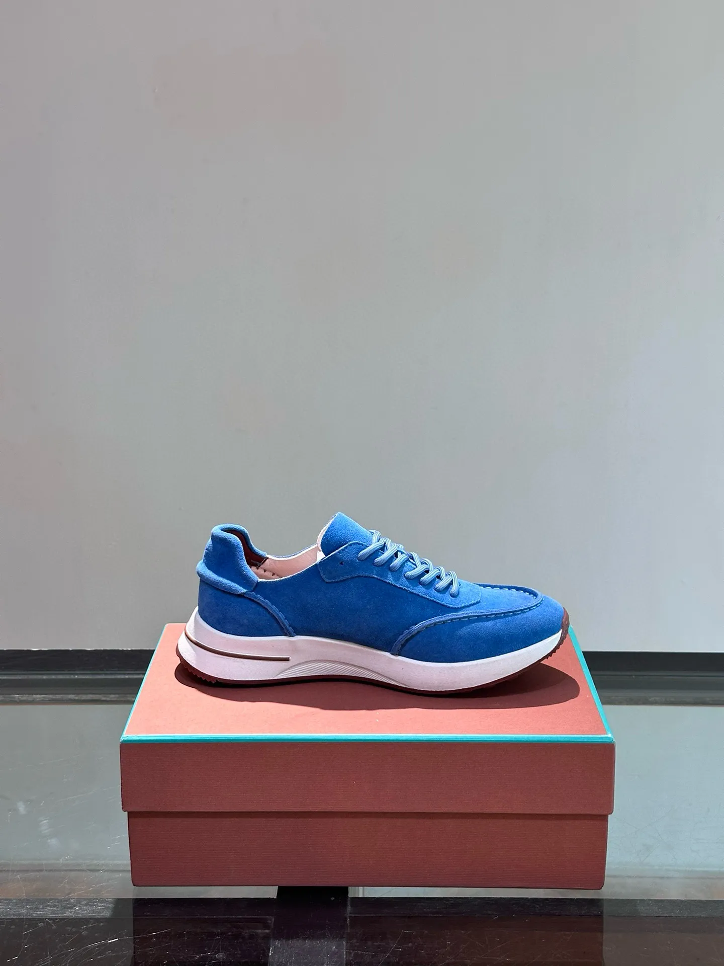 Factory price: 540💰Loro men's shoes💰iana niche Loro classic jogging shoes, men's lace-up casual shoes and sneakers, high-quality lightweight and comfortable fabrics, suitable for outdoor leisure, the color scheme is young and energetic, and it looks great with sportswear or casual suits! Size: 39-46 (customized sizes of 45 and 46 are non-refundable)